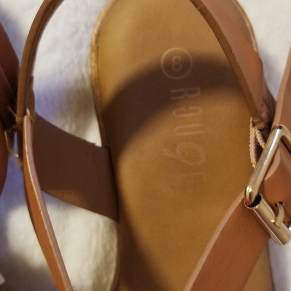 sandals - Picture 2 of 3